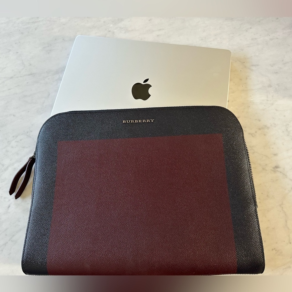 Burberry Zip Pouch / laptop sleeve - Picture 5 of 11